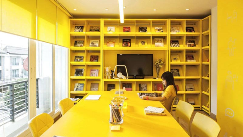 thiết kế nội thất văn phòng màu vàng nhẹ nhàng