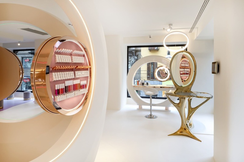 thiết kế cửa hàng showroom mỹ phẩm ấn tượng - Crystal Design TPL