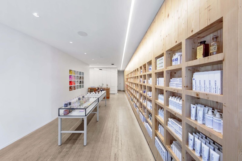 thiết kế shop showroom mỹ phẩm - Crystal Design TPL