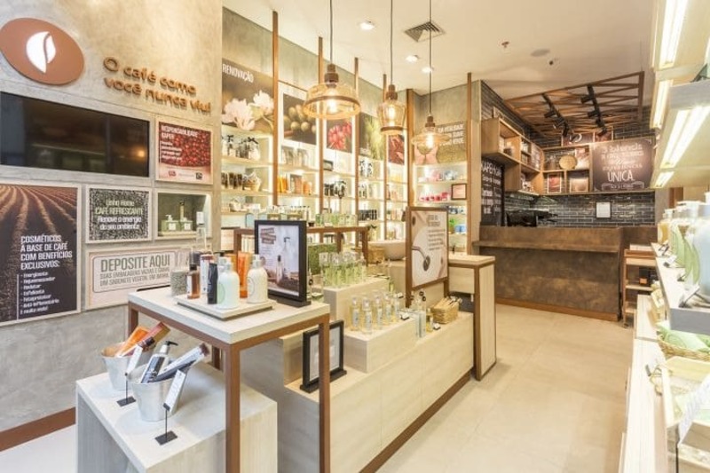 thiết kế showroom mỹ phẩm đẹp - Crystal Design TPL