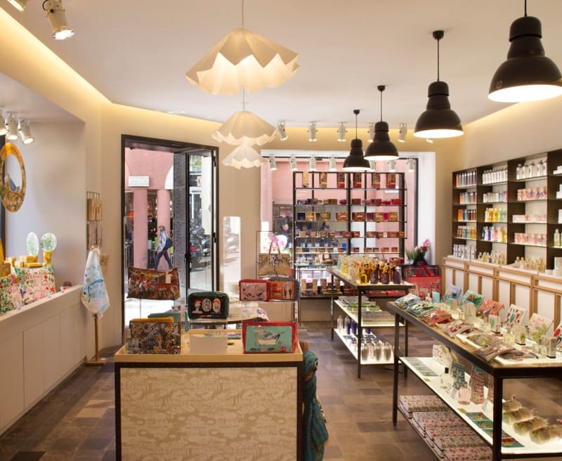 thiết kế showroom đẹp - Crystal Design TPL