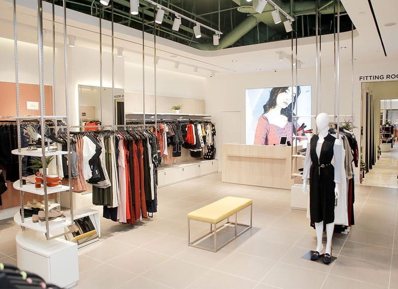 10 Cách trang trí shop quần áo đẹp mắt, đơn giản, thu hút khách hàng