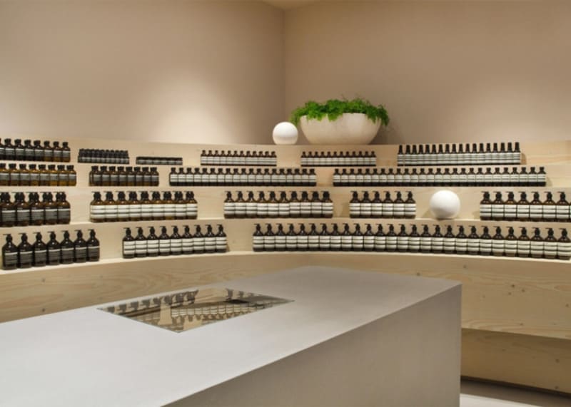 thi công thiết kế showroom