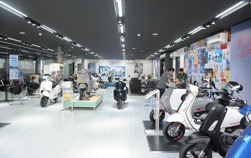 Nội thất trong showroom phải phù hợp nhu cầu của khách hàng.