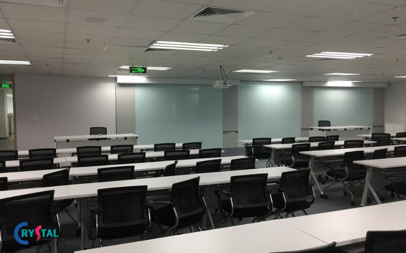 Phòng hội nghị và workshop đơn giản và rộng lớn