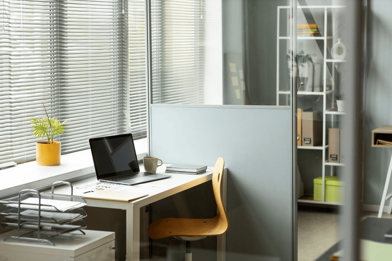Thiết kế văn phòng 40m2 cũng nên ưu tiên sử dụng nội thất thông minh, đa năng và tiện nghi
