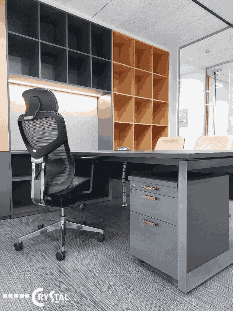 Bàn làm việc được tích hợp tủ kéo