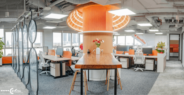 Không gian làm việc của ATRADIUS OFFICE vừa sáng tạo, vừa linh hoạt với sắc cam nổi bật