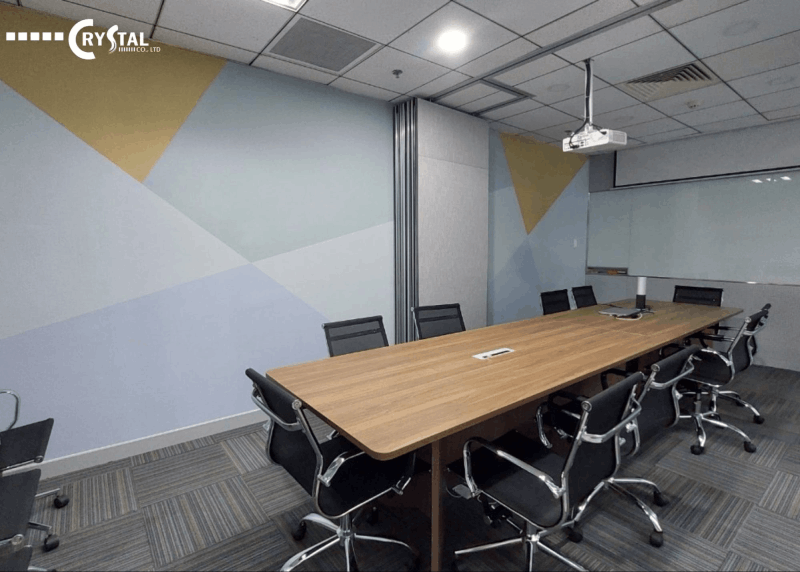 Phòng họp có diện tích vừa phải