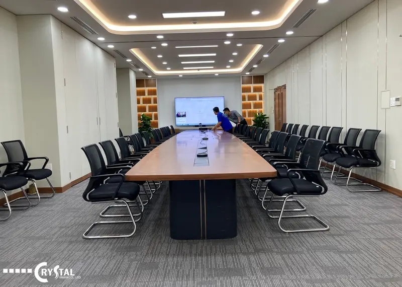 Phòng họp tại văn phòng VNVC với bố trí nội thất văn phòng gọn gàng, hiện đại và tối ưu không gian họp nhóm.