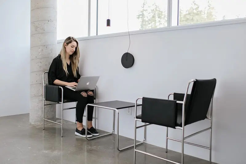 Góc làm việc nhỏ gọn, phù hợp với mô hình coworking Space dành cho người thích không gian tối giản và riêng tư.