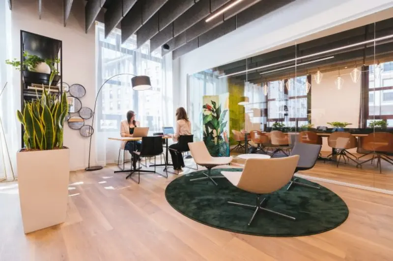 Chỗ ngồi linh hoạt – mô hình phổ biến tại Coworking Space, phù hợp với nhu cầu làm việc linh hoạt của người dùng.
