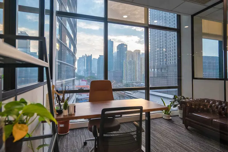 Không gian riêng biệt tại Coworking Space, đầy đủ nội thất, phù hợp cho cá nhân hoặc nhóm làm việc chuyên biệt.