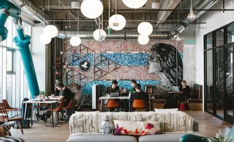 Không gian Coworking Space phù hợp với nhân sự làm việc từ xa nhờ môi trường linh hoạt và đầy đủ tiện nghi.