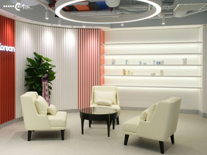 Khu tiếp khách nội thất văn phòng cao cấp với sofa da sang trọng