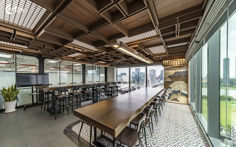 Mẫu thiết kế canteen mở với cửa kính lớn.