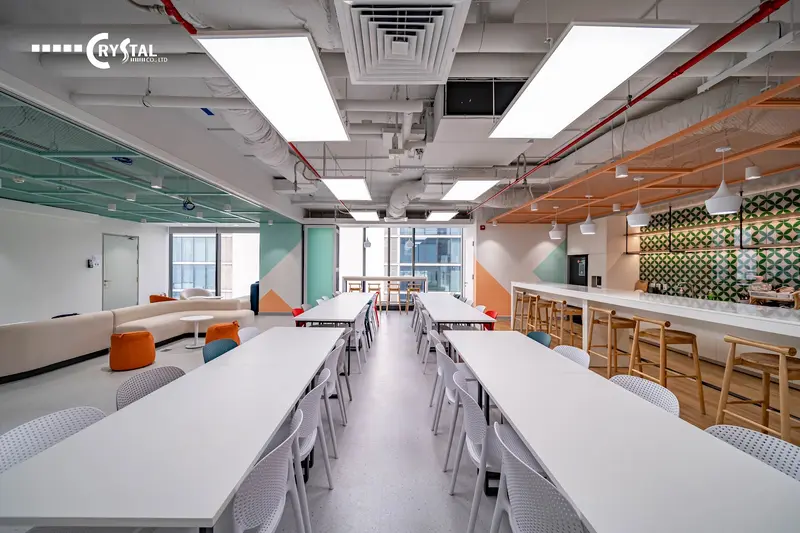 Canteen văn phòng cần thiết kế dễ vệ sinh và dễ vận hành.