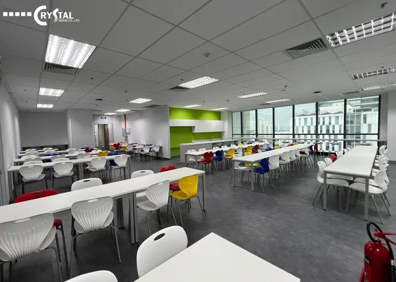 Mẫu thiết kế canteen cho văn phòng có diện tích trên 100m2.