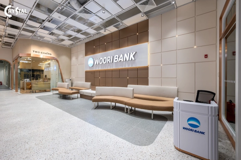 Khu vực đón tiếp trong văn phòng lớn (Nguồn: Deco Crystal)