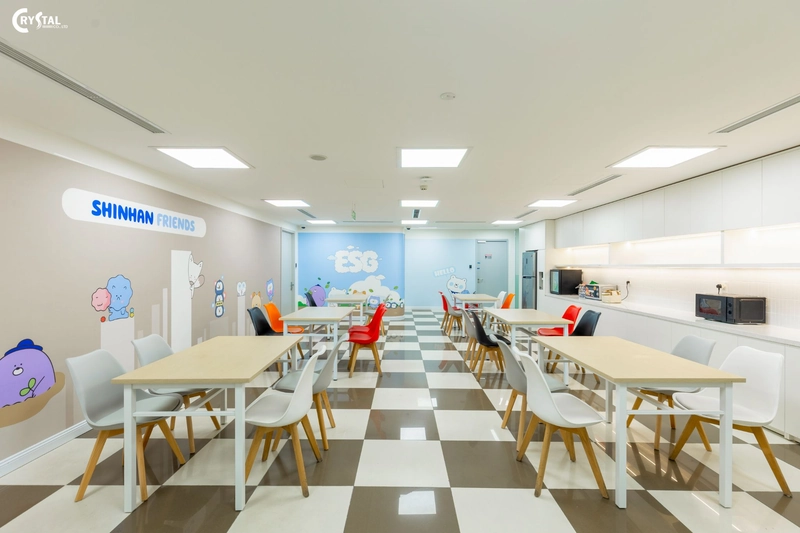 Khu vực pantry nhỏ cho nhân viên (Nguồn: Deco Crystal)