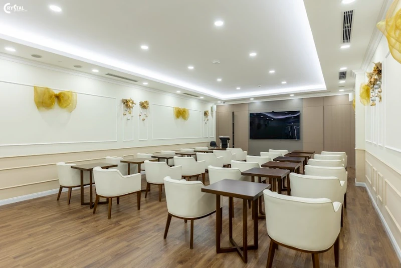 Custom hardwood conference tables in the Indochine board room (Source: Deco Crystal)