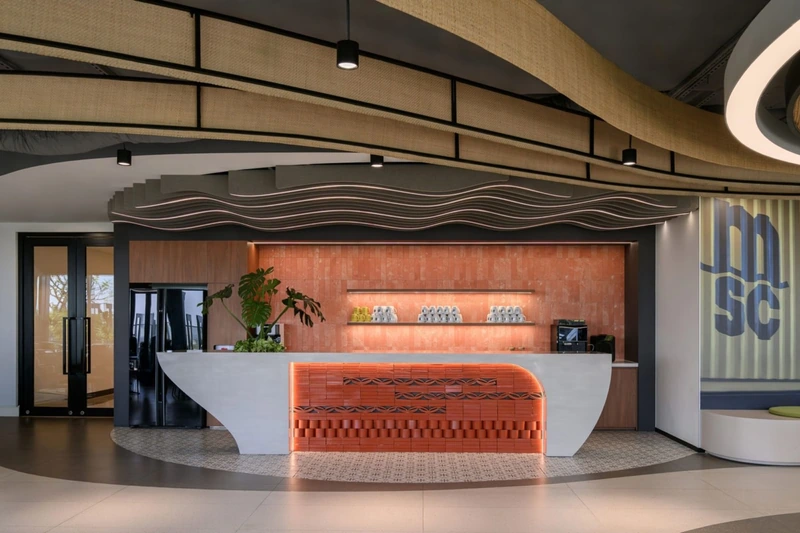 Traditional elements converge with programmable, sound-reactive smart lighting (Source: Internet) 