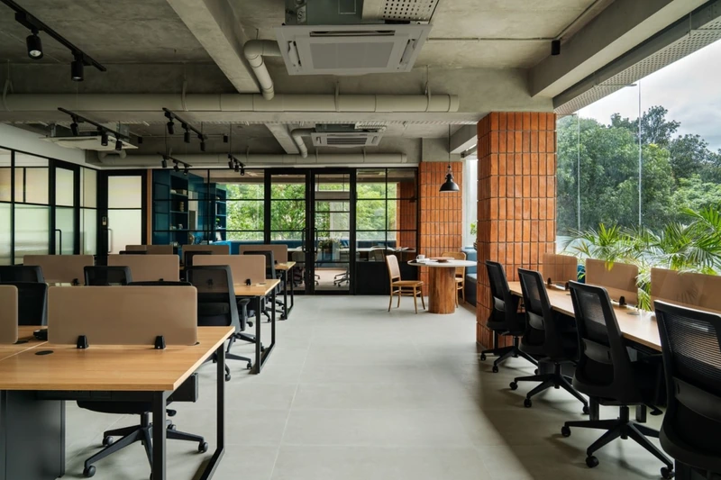 Sleek steel-framed glass partitions offer visual connectivity and framing of outdoor landscapes, softening the raw, industrial nature of the brick shell (Source: Internet) 