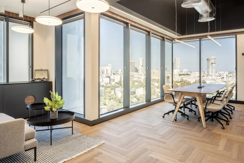 In luxury commercial projects, custom lighting design is increasingly the element that distinguishes an exceptional industrial interior from a competent one (Source: Internet) 