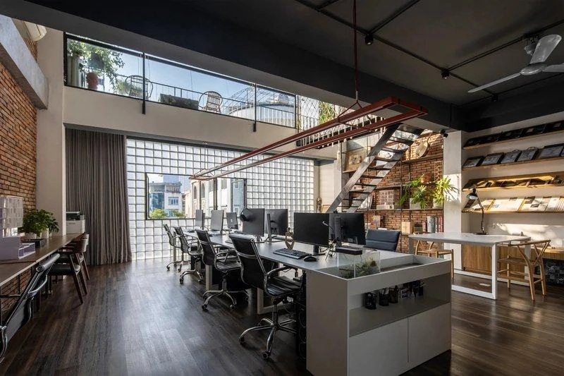 Không gian liền mạch không vách ngăn, kiểu bố trí văn phòng 80m2 quen thuộc của công ty khởi nghiệp