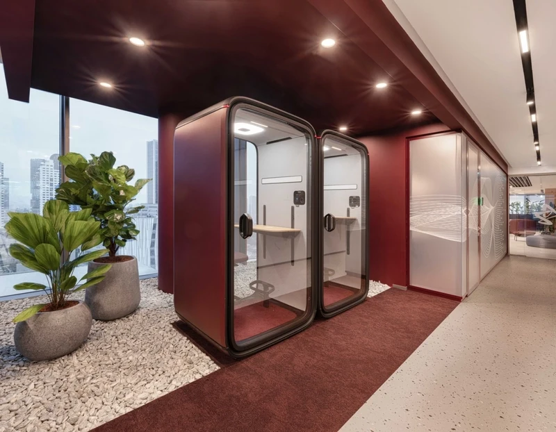 Modular workstation systems and movable dividers can be reconfigured in minutes, allowing the office layout to respond fluidly to evolving project team sizes.