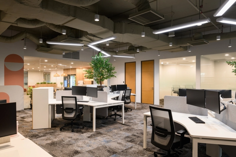 Modular workstation systems and movable dividers can be reconfigured in minutes, allowing the office layout to respond fluidly to evolving project team sizes.