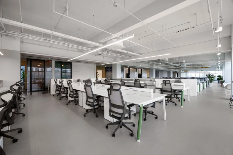 Cool, energizing white tones are strategically deployed in the morning zones to stimulate productivity and maintain the body’s natural energy cycles