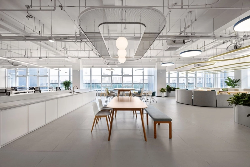 Seamless daylight harvesting minimizes reliance on artificial lighting, protecting employees from the chronic visual fatigue caused by over-illumination
