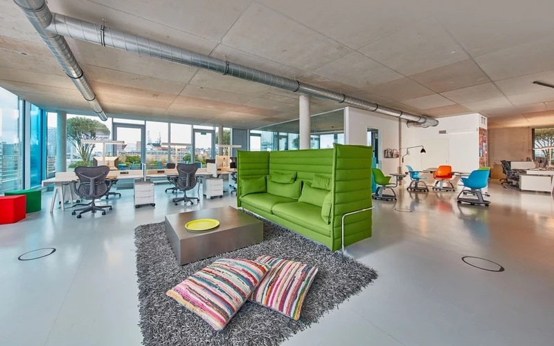 High-performance dynamic seating provides comprehensive lumbar support through 360 degrees of movement, preventing long-term musculoskeletal disorders