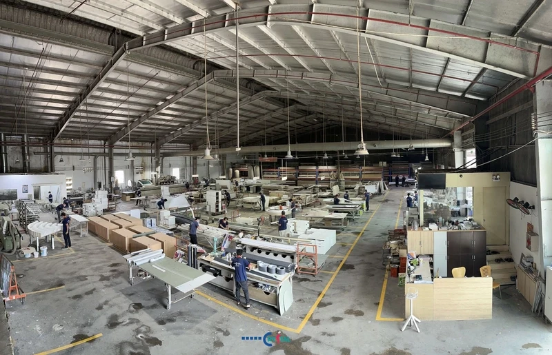 Internal manufacturing facilities of Deco Crystal