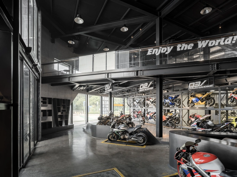 Nội thất showroom xe theo phong cách Công nghiệp (Nguồn: Internet)