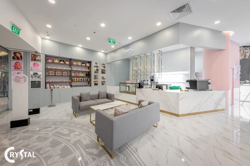 Khu vực cafe trong showroom (Nguồn: Deco Crystal) 