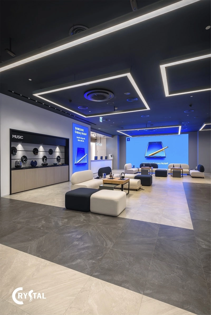 Khu vực showroom trưng bày thiết bị điện tử (Nguồn: Deco Crystal) 