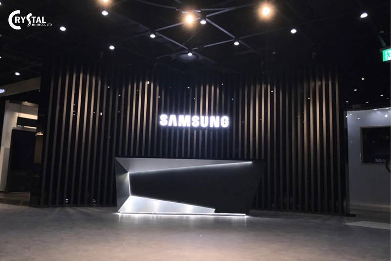 Một showroom công nghệ khác của Samsung với khu vực lễ tân sang trọng (Nguồn: Deco Crystal) 